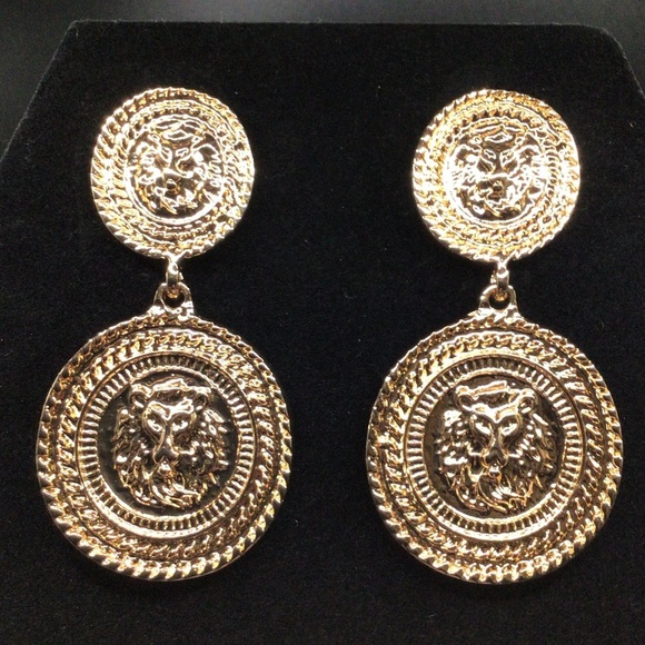 Jewelry - 🚨 Elegant Gold Lion Medallion Earrings